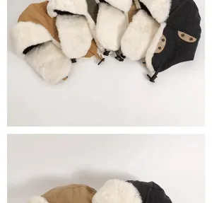 Winter thick warm bomber hat with plush earflaps for men and women, windproof trapper hat.