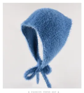 Cappello fazzoletto in maglia soffice blu, sciarpa triangolare calda e morbida con lacci carini dettaglio.