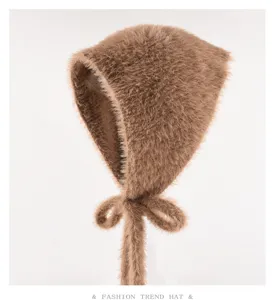 Berretto soffice in maglia francese con laccetti, sciarpa triangolare peluche calda.