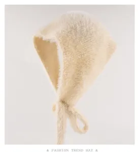 Berretto in maglia soffice beige sciarpa calda inverno legatura stile carino dettaglio