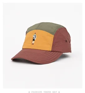 Sommer Retro kleiner Mann Stickerei Farblock 5-Panel-Kappe Outdoor schnelltrocknende Baseballkappe.