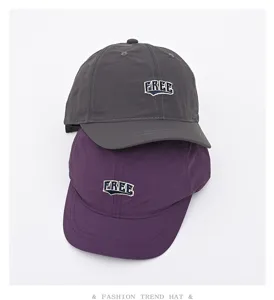 Detailansicht der leichten, schnelltrocknenden Baseballkappe mit gesticktem Logo.