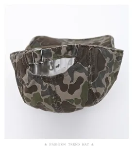 American camouflage short brim baseball hat, streetwear tactical hip-hop outdoor cap detail.