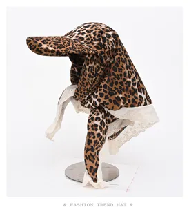 Amerikanischer Vintage Leopard Print Sonnenschutz Kopftuch mit feiner Spitzenbesatz.