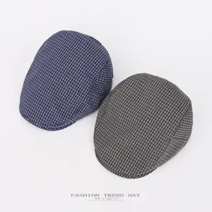 Retro plaid flat cap for men and women, classic British style duckbill hat for spring and autumn.