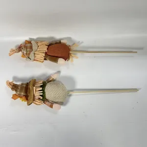 Set van vogelverschrikker tuinstokken herfst oogst stof festival decoratie voor de planten