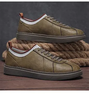 Men retro casual board shoes detail view showcasing soft brown leather and comfortable knit collar.