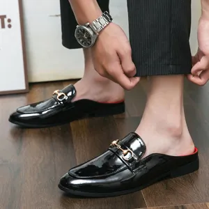 Herren Casual Lackleder Riemenlose Loafer Metall Trensen Pantoletten Geschlossene Zehe Slipper Sommer Flache Schuhe