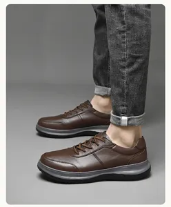 Zapatos casuales de cuero marrón para hombre, vista detallada, empeine de piel suave.