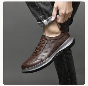 Zapatos casuales de hombre de cuero diseño perforado transpirable cómodas zapatillas.