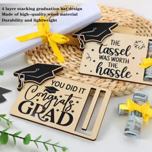 Houten afstudeer geldhouder contant geld cadeau ornament met 4-laags hoed ontwerp voor feest.