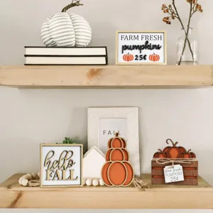 Set di decorazioni per vassoio a strati in legno autunnale con simpatici cartelli di zucca.