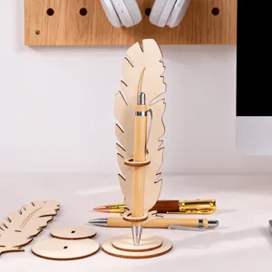 Portapenne in Legno con Piuma Fatto a Mano Scaffale Portaoggetti da Scrivania Decorazione per Ufficio Creativa Organizzatore di Cancelleria d'Arte Regalo