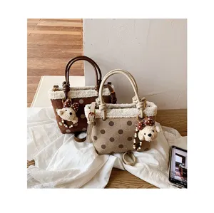 Vintage Herbst Winter Polka Dot Wildleder Eimer Tasche mit Plüschbesatz und Bären Anhänger Damen.