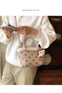 Retro Pünktchen Eimer Tasche, modische Wildleder Umhängetasche Handtasche mit Plüschbesatz.