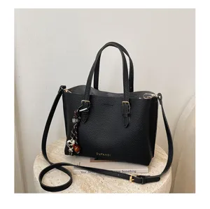 Bolso tote negro de piel PU, gran bolso de hombro con asas superiores y correa ajustable.
