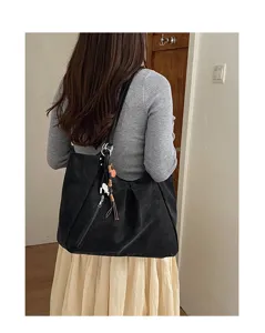 Stylish black women underarm tote bag, large capacity daily shoulder commute handbag.