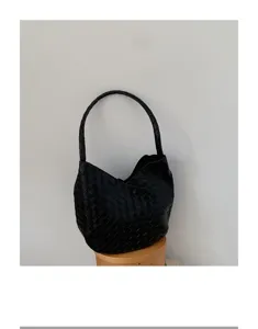Black woven underarm shoulder bag for women, minimalist design, elegant daily commute style details.