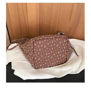 Vintage bruine bloemige emmertas voor dames, elegante schoudertas met leuk strikdetail voor dagelijks.