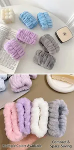 Dettaglio polsini assorbenti in peluche, materiale morbido e soffice per lavare il viso, vari