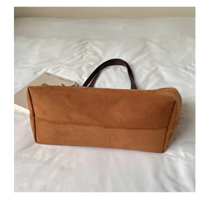 Bolso tote de hombro de ante grande para mujer, estilo retro casual para uso diario.