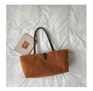 Bolso tote de ante marrón retro para mujer, bolso de hombro grande casual con asas.