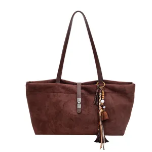 Bolso tote marrón de ante retro para mujer, bolso de hombro informal grande con flecos.