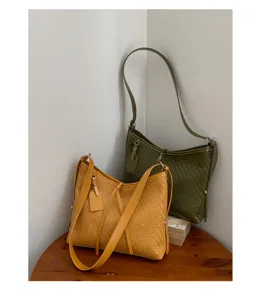 Woven underarm shoulder bag for women, retro PU leather handbag, casual daily purse