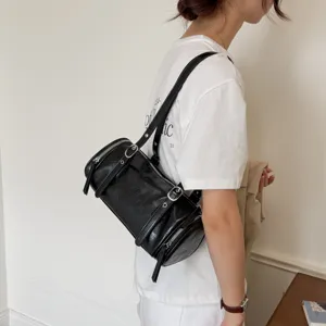 Bolso de hombro cilíndrico negro vintage, bolso cojín minimalista para mujeres y uso diario.