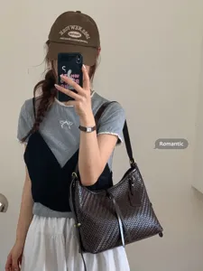 Vintage woven hobo shoulder bag for women, stylish underarm bucket bag for daily casual wear.