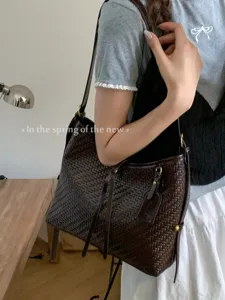 Retro woven shoulder bag for women, stylish underarm bucket handbag with premium texture.