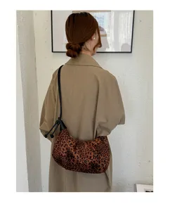 Retro texture leopard print suede underarm dumpling shoulder bag for autumn and winter style.