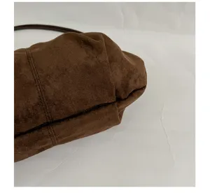 Vintage brown suede shoulder bag for women, minimalist dumpling bag design for autumn and winter.