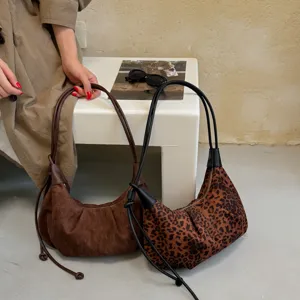 Autumn winter retro suede hobo shoulder bag for women, stylish minimalist dumpling underarm bag.