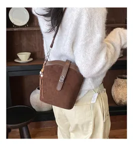 Borsa a secchiello donna piccola stile francese tracolla minimalista marrone opaco borsa