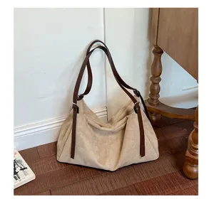 Sac à épaule souple en suédine grand format pour femme, cabas fourre-tout tendance et élégant.