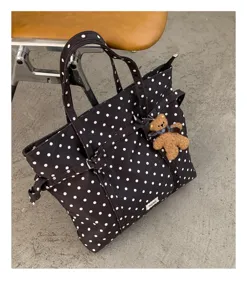 Bolso tote de lona con lunares negros y colgante de oso, bolso de hombro casual grande.