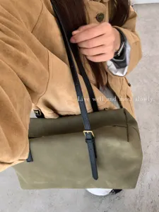 Retro large capacity shoulder bag minimalist casual underarm pillow bag for women daily use.