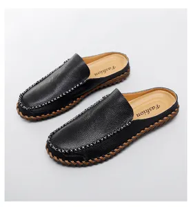 Detailansicht schwarzer Herren Pantoletten aus Leder mit handgenähter Sohle für den Sommer.