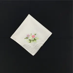 Weißes Baumwoll-Taschentuch mit floraler Stickerei und zarter Spitzenborte.