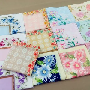 Vue détaillée de mouchoirs en coton à fleurs, style japonais et coréen, tissu très doux.