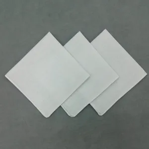 Nahaufnahme Detail von reinem weißen Baumwoll Taschentuch Stoff, weiches quadratisches Tuch.