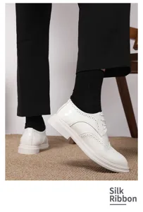 Scarpe stringate brogue da uomo in pelle verniciata bianca eleganti scarpe casual formali