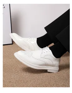 Scarpe stringate bianche uomo stile brogue casual eleganti scarpe in pelle da uomo