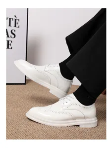 Scarpe eleganti da uomo in pelle verniciata bianca brogue casual moda formale affari