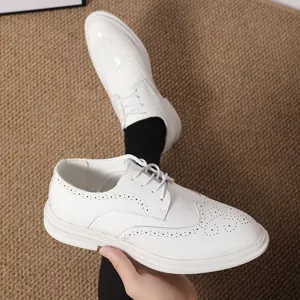 Eleganti scarpe stringate da uomo bianche brogue in pelle per business e casual