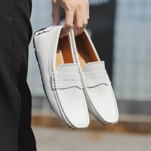 Herren weisse freizeit leder mokassins loafer, flache mode schuhe hauptansicht.