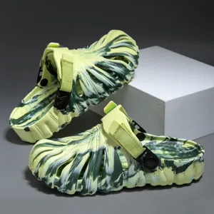 Summer thick platform garden shoes with adjustable strap, stylish leaf pattern couple clogs.