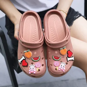 Zomerse plateau tuinschoenen voor dames, antislip ademende clogs met schattige schoenbedels.