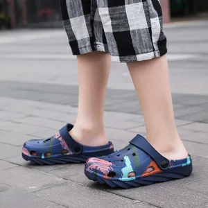 Kinder tuinclogs, comfortabele zachte strandschoenen, stijlvolle verfspatprint schoenen.